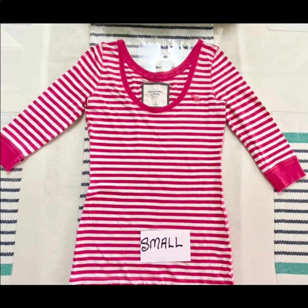 ABERCROMBIE & FITCH TOP SIZE SMALL